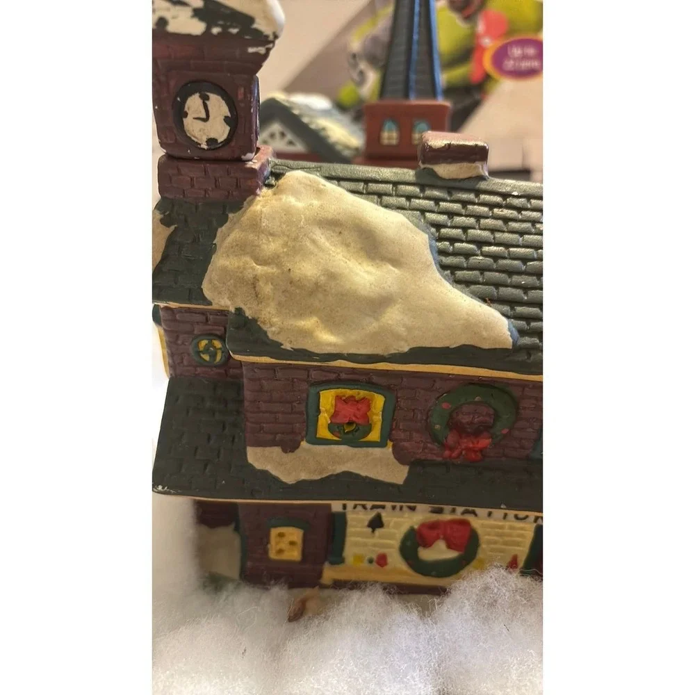 Vintage 1995 Holiday Village Collection 4pc Set  All Light Up